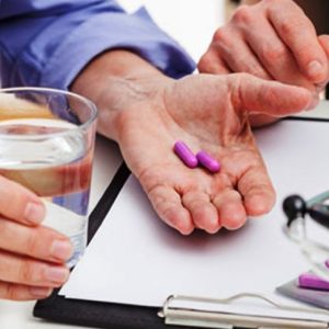 Somministrare farmaci “al momento”, senza prescrizione, è possibile: il caso dei Patient Group Directions inglesi