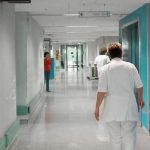 Infermiere obbligato a lavorare 16 ore di fila? L’A.O. respinge le accuse:”È stato lui a desiderarlo”