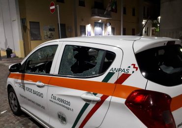 Milano: adolescenti annoiati lanciano pietre contro auto-infermieristica del 118