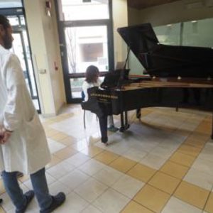 Cesena: all’ osp. Bufalini arriva un pianoforte a disposizione di pazienti e visitatori
