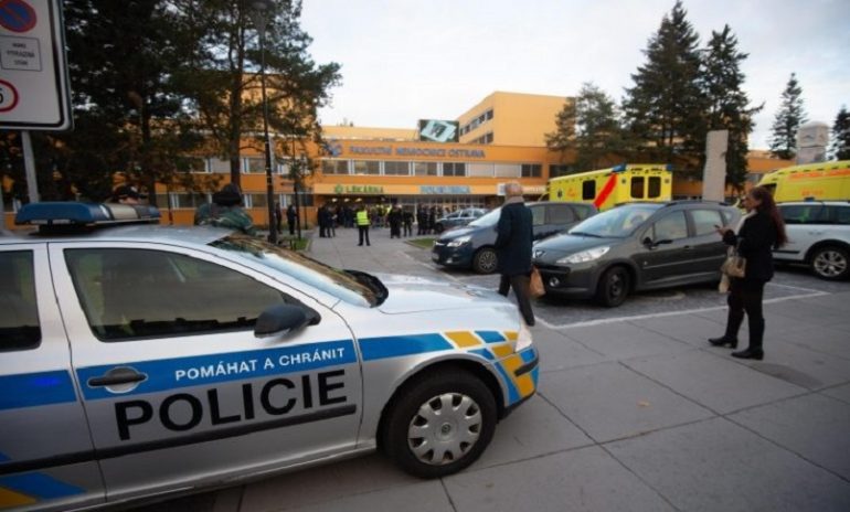 Follia a Ostrava (Repubblica Ceca): uomo fa una strage in ospedale e poi si uccide 1