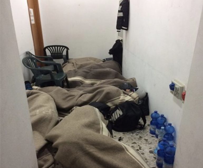 Isola d’Elba: gli alloggi per i trasferisti sono occupati. Gli infermieri dormono sul pavimento