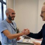 Uomo colto da infarto in Banca, infermiere fuori servizio gli salva la vita