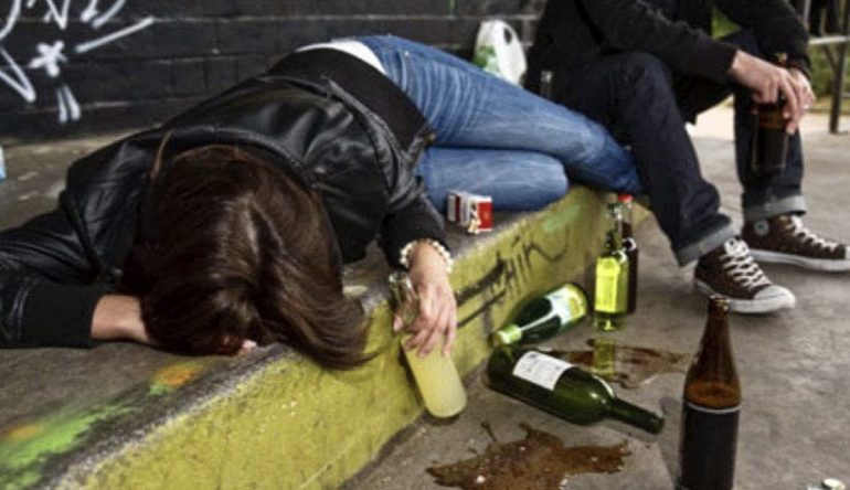 Capodanno 2020: un morto e centinaia di chiamate al 118 per adolescenti ubriachi, ustionati e mutilati