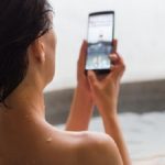 Francia, usa il telefonino nella vasca da bagno: donna muore folgorata