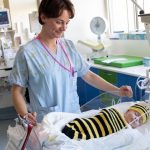 I piccoli pazienti della Terapia Intensiva Neonatale festeggiano il carnevale travestendosi da orsetti e principesse