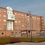 Mantova, salva paziente dal suicidio: infermiere preso a testate.