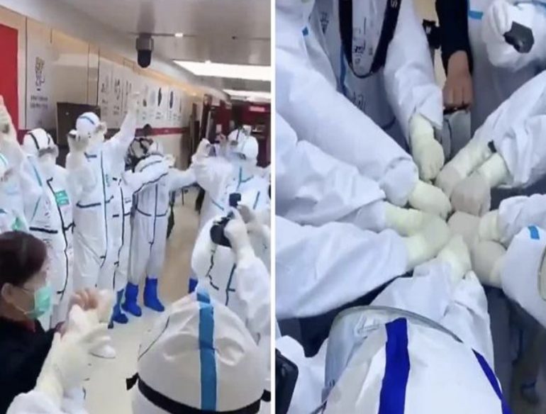 Coronavirus: dimesso dopo 70 giorni l’ultimo paziente a Wuhan. Medici e infermieri festeggiano la fine dell’emergenza
