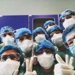 Tratteniamo le lacrime a fatica, accompagniamo persone indifese stringendo le loro mani fino all’ultimo respiro