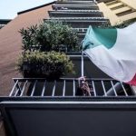 “Applaudiamo l’Italia”. Alle ore 12 un flashmob per ringraziare medici e infermieri che combattono il coronavirus