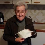 Beatrice, 88 anni confeziona e regala mascherine al personale sanitario 1