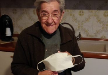 Beatrice, 88 anni confeziona e regala mascherine al personale sanitario 1