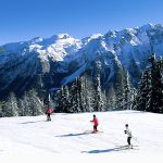 Contagiati da Coronavirus evadono dalla zona rossa per andare in villeggiatura in Trentino: rischiano l’arresto