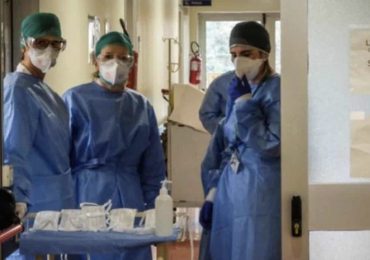 Coronavirus: infermieri e oss in quarantena a Vercelli richiamati in servizio dopo 24 ore per sopperire alle carenze di personale