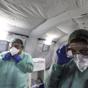 Coronavirus: sale a 2.339 il bilancio dei professionisti della salute contagiati in Italia