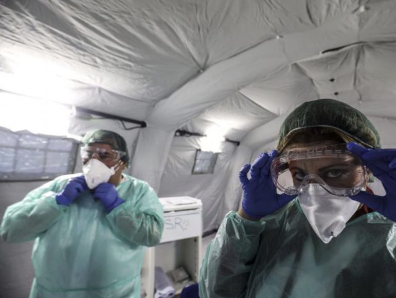 Coronavirus: sale a 2.339 il bilancio dei professionisti della salute contagiati in Italia