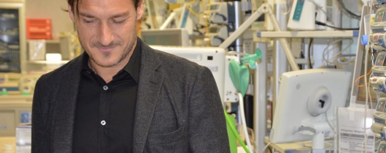 Emergenza Coronavirus: Francesco Totti dona 15 monitor alla Terapia Intensiva dello Spallanzani