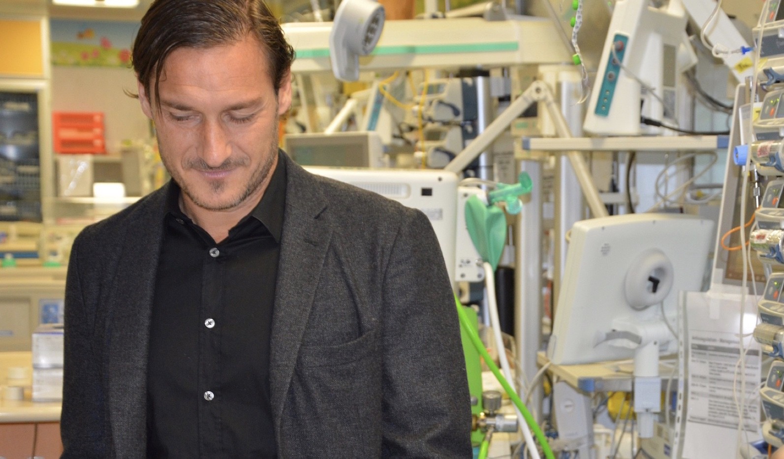 Emergenza Coronavirus: Francesco Totti dona 15 monitor alla Terapia Intensiva dello Spallanzani