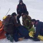 Evade dalla quarantena in zona rossa per andare in settimana bianca. Si rompe un femore sugli sci e viene denunciato