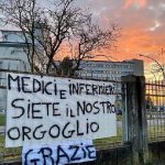 "Grazie, infermieri": il coronavirus si combatte pure con una poesia.