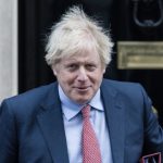 Boris Johnson ringrazia gli infermieri che gli sono stati accanto durante il ricovero in rianimazione per Covid-19