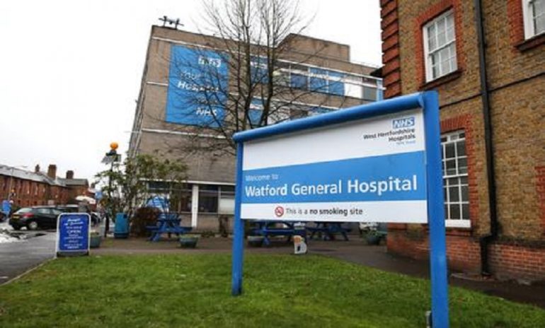 Coronavirus, giovane infermiere inglese muore dopo un turno di 12 ore: ospedale impreparato all'emergenza?