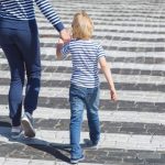 Coronavirus, il Viminale precisa: "Consentita la passeggiata genitore-figli".