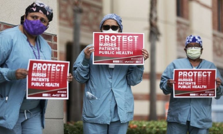 Coronavirus, protesta degli operatori sanitari in California: mancano i DPI.