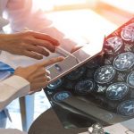 Coronavirus, studio cinese rivela: "Può causare ictus e altri danni cerebrovascolari"