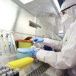 Covid-19 si rifugia nei testicoli e si trasmette con il liquido seminale: il risultato della ricerca