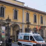 Infermieri costretti a togliere le mascherine per non spaventare i pazienti: direttore indagato per omicidio ed epidemia colposa