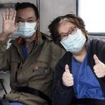 La coppia di Wuhan ringrazia infermieri, medici e oss d’Italia:“Ci avete salvato la vita”