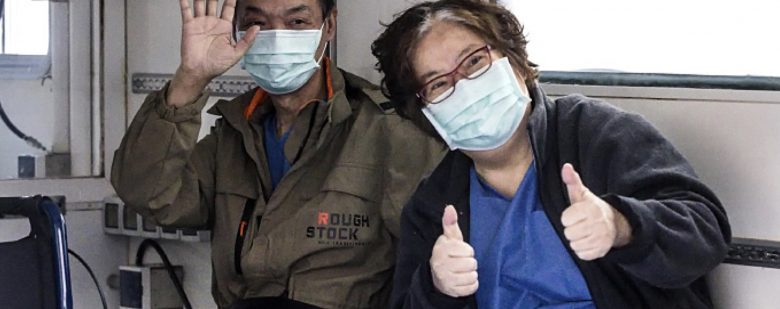 La coppia di Wuhan ringrazia infermieri, medici e oss d’Italia:“Ci avete salvato la vita”