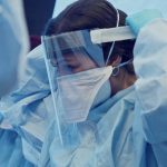 Sale a 31 il bilancio degli infermieri morti per Covid-19: il 32% lavorava in RSA senza DPI