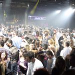 È allarme per il boom dei Covid-19 party: centinaia di giovani si raduno nella speranza di ammalarsi 1