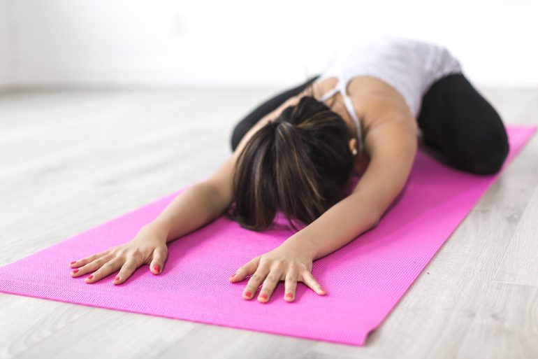 Meno emicrania con lo yoga