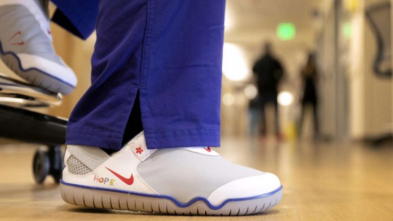 Nike dona 100.000 scarpe da ginnastica realizzate per i sanitari che combattono contro il Covid-19