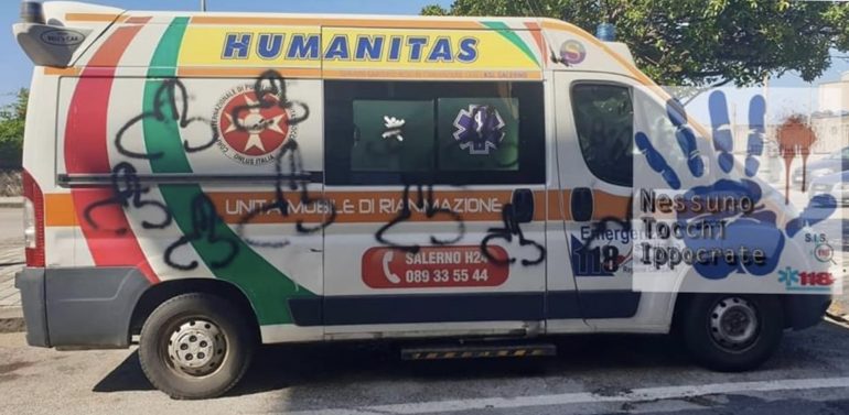 Ambulanza del 118 imbrattata da numerosi disegni osceni durante un’urgenza:“È finita l’epoca degli eroi” 3