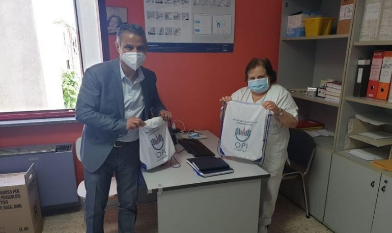 Coronavirus, Opi Cosenza: “Ringraziamo chi ha donato le mascherine, ma i poliambulatori non sono pronti”