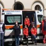 Donna partorisce in ambulanza: l'infermiere si improvvisa ostetrico