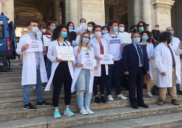 Giovani medici in piazza, Fnomceo a Speranza: "Serve un ddl per la corrispondenza tra lauree e accessi al post-lauream"