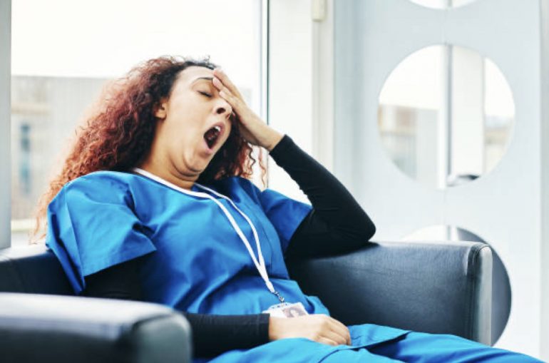 La scarsa qualità del sonno degli infermieri aumenta il rischio di errore nella somministrazione dei farmaci? 1