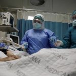 NHS: i tirocinanti di infermieristica che combattono il Covid-19 saranno stipendiati 1