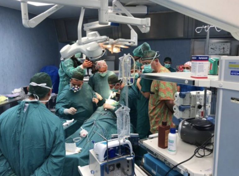 Colta da grave ictus cerebrale durante il turno di lavoro, infermiera del Cardarelli salvata dai colleghi