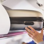 Coronavirus e viaggi in aereo, torna il trolley in cabina: il commento di Sandra Zampa