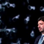 Coronavirus e viaggi, Speranza: "Serve cautela"