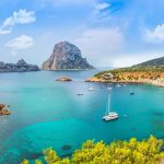 Coronavirus, vacanza gratis a Ibiza per gli "eroi della sanità"