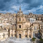 Escort con Covid a Modica, sindaco invita chi ha avuto contatti a fare il test