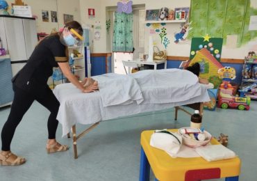 Massaggi gratis al Pascale per ringraziare medici e infermieri che combattono il Covid-19 1