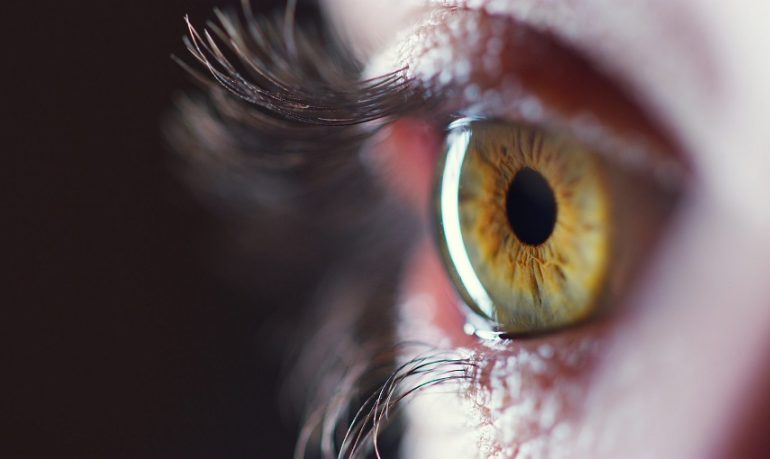 Patologie oculari, sviluppata prima protesi artificiale liquida di retina